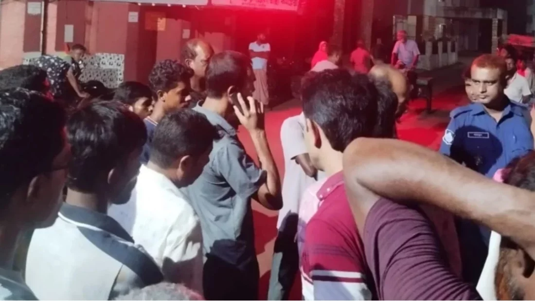 নাটোরে ৪৫ টাকার চায়ের বিল নিয়ে সংঘর্ষ, আহত ১৩